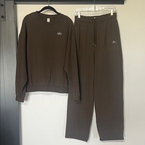 Alo Brown Sweatshirt & Jogger Set